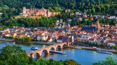 Wandbild: Panoramablick auf die mittelalterliche Stadt Heidelberg, [...]