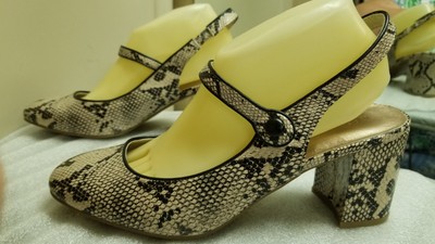 neutral court shoes