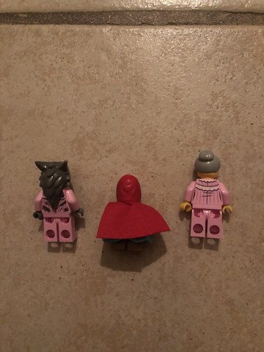 Lego Ideas 21315 Big Bad Wolf, Little Red Riding Hood & Grandmother MiniFigures - Picture 2 of 2