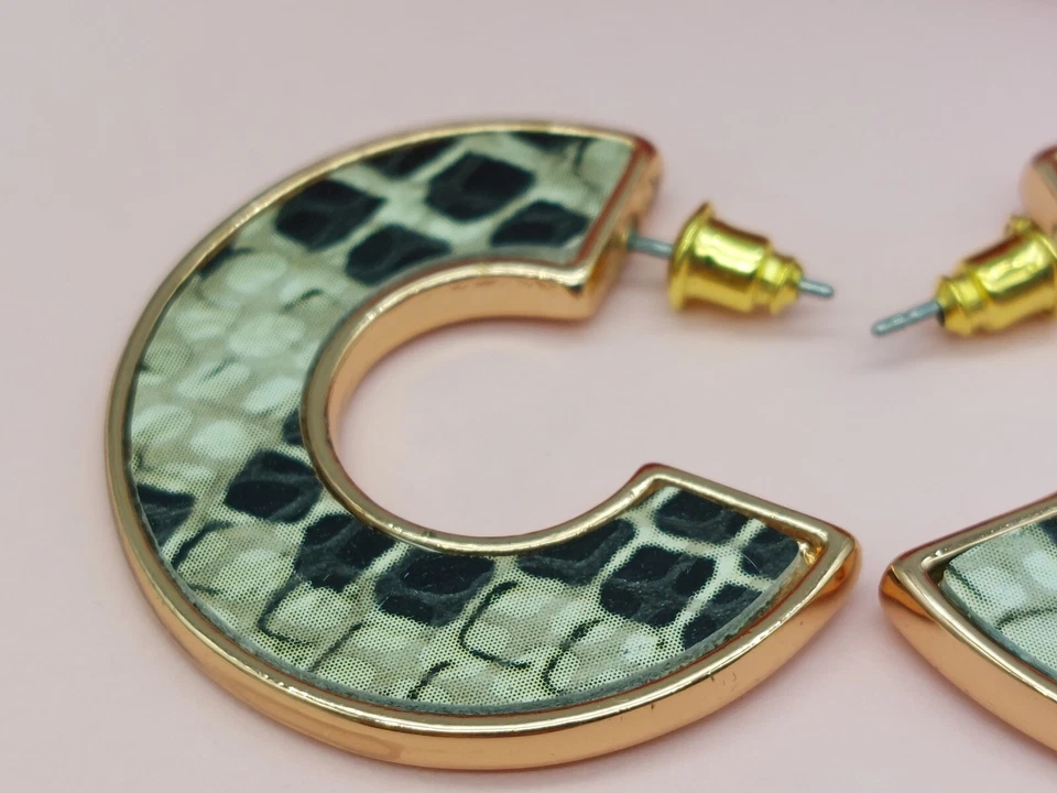 Signed KC Kenneth Cole Earrings Gold Tone Snake Skin Enamel Cover Pierced 1.5" - Image 2 of 4
