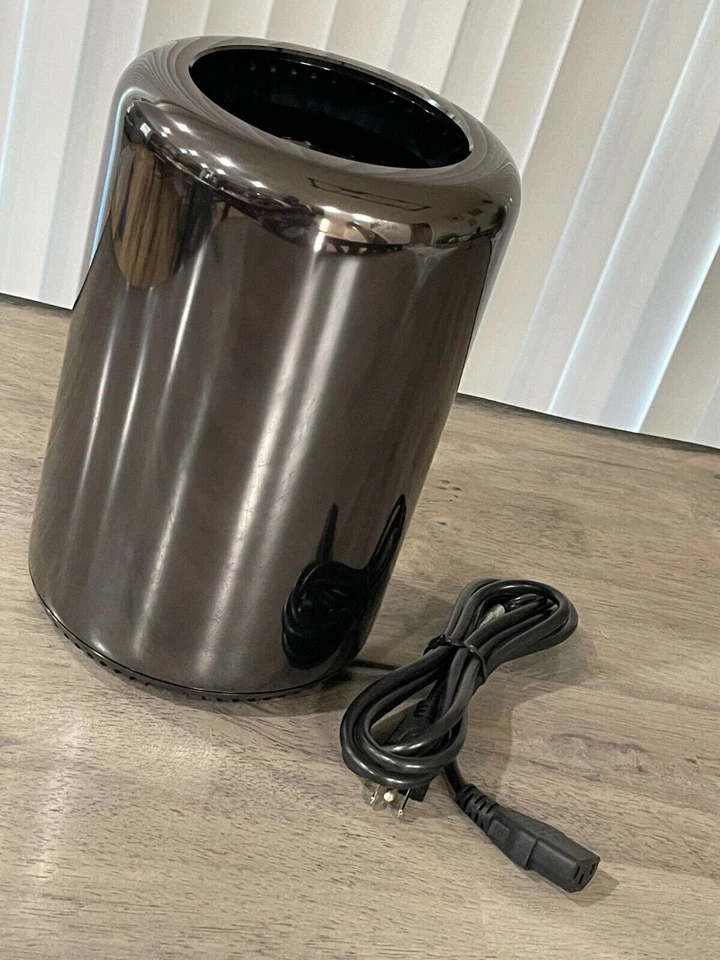 Apple (Late 2013) Mac Pro A1481 3.5GHz 6-Core Xeon E5 16GB 1.TB SSD BigSur - Image 3 of 4