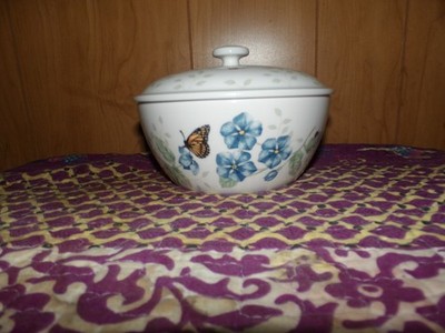 Lenox Butterfly Meadow Covered Casserole Dish 6 1/2 '' Bowl Blue Flowers