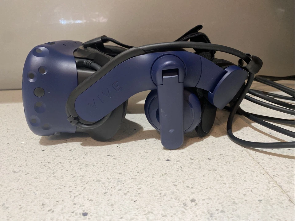 HTC Vive Pro Virtual Reality Headset Only + Cable - Image 4 of 4