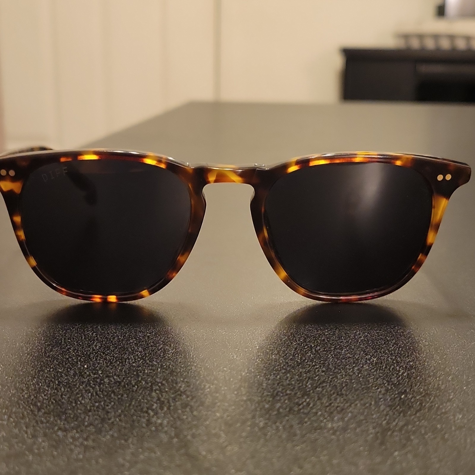 Diff Eyewear Women's Round Tortoise Shell Sunglas… - image 1