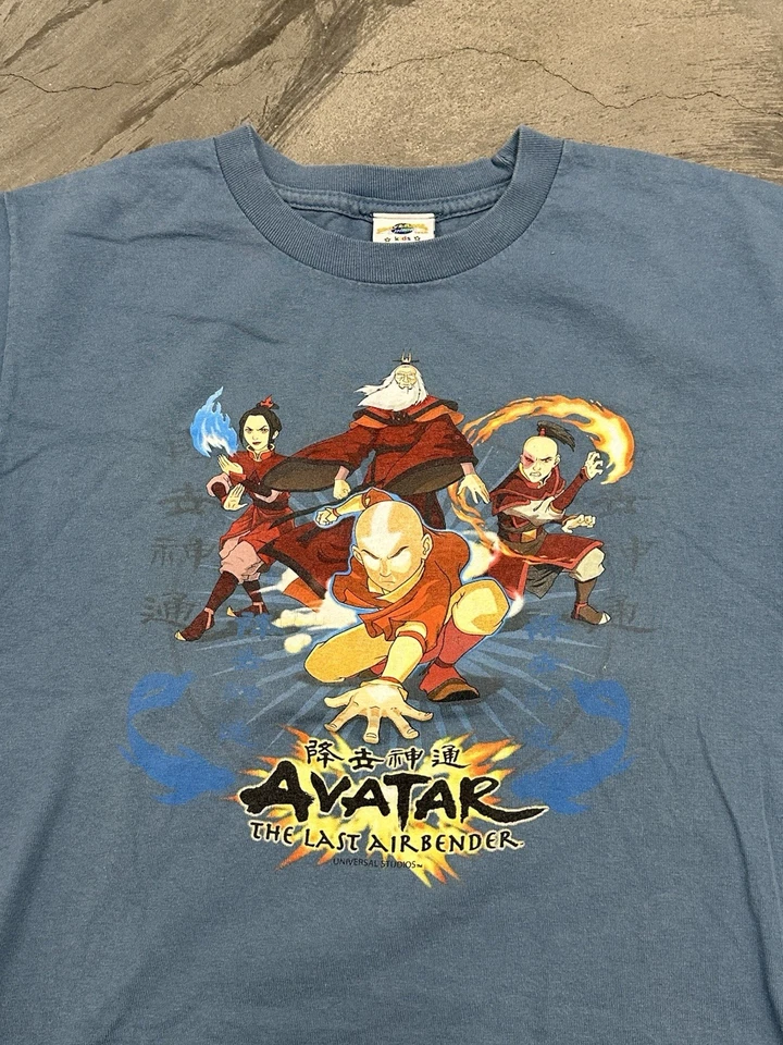Винтажная детская футболка 2000-х Avatar The Last Airbender синяя размер средний 17x22,5 - Изображение 2 из 4