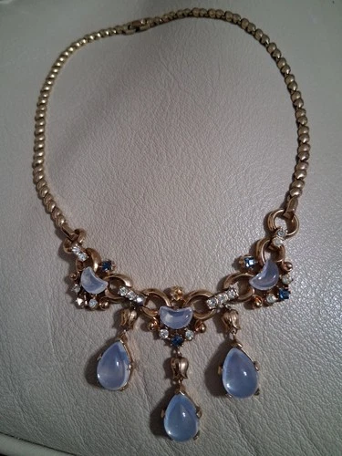 Vintage Crown Trifari Moonstone Glass Necklace Signed Costume Jewelry