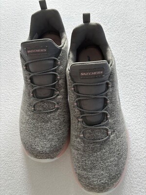 Damen Skechers neuwertig , nur 2 mal getragen in Größe 41 ,super leicht .