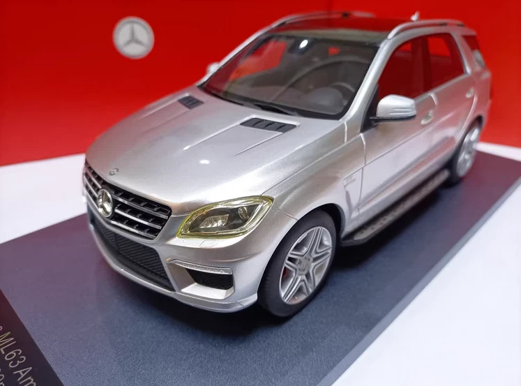 ベンツ 1/18 メルセデスベンツ ML63 AMG SUV 2012 銀 1/18 Resin car model Mercedes Benz ML63 AMG SUV 2012 White/Silver