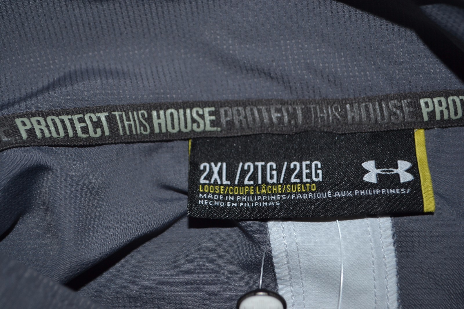 NWT Under Armour Men's Loose Fit Gray& White Pullover 1/4 Zipper Fleece Size 2XL thumbnail 6