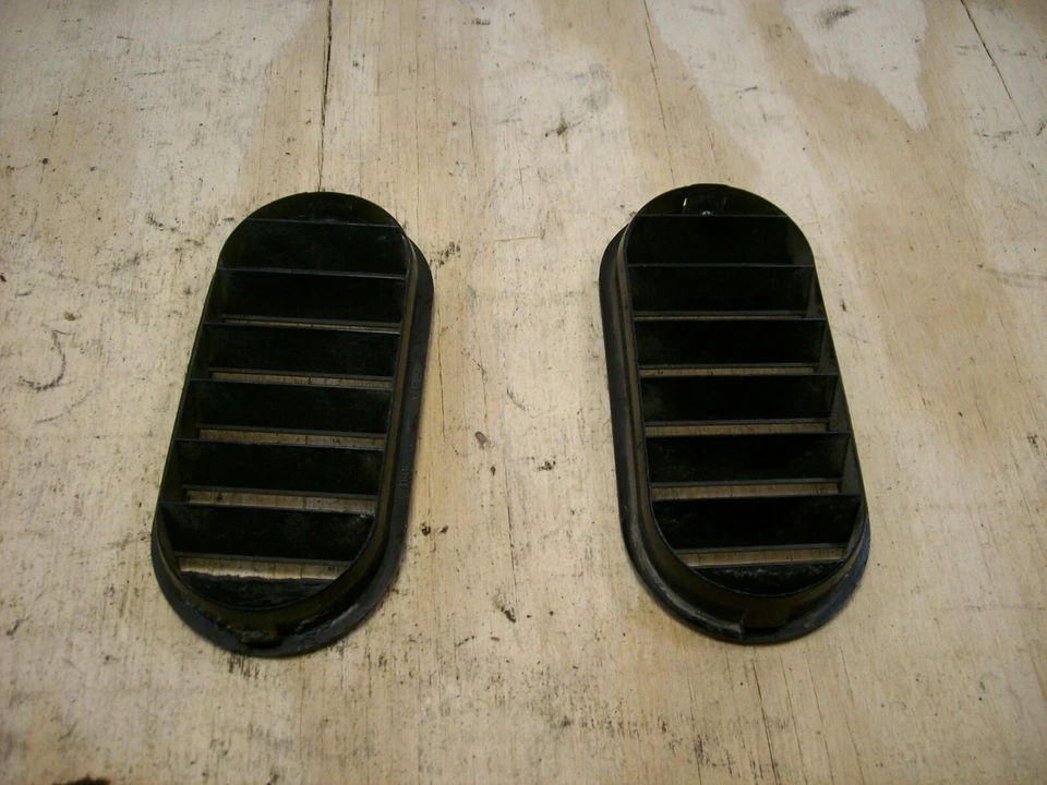 JUEGO DE 2 477819175 ventilación aire atasco puerta Porsche 924 944 968 Foto 2 de 2