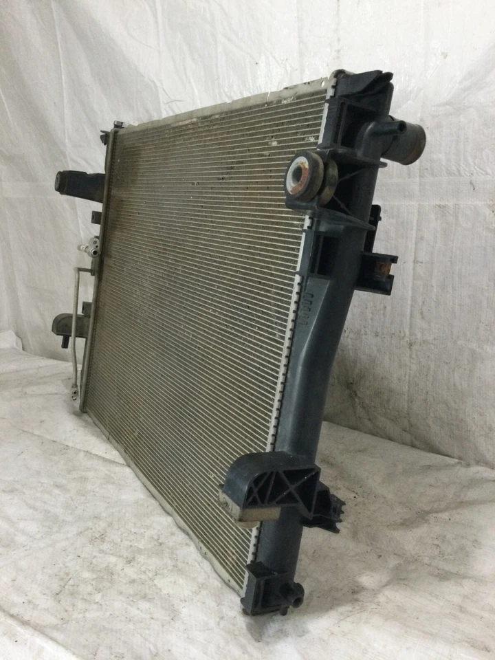 Dodge Ram 1500 2007 conjunto de radiador OEM 55057096AD Foto 3 de 4