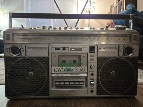 boombox HITACHI  MODEL "trk 8290-e"