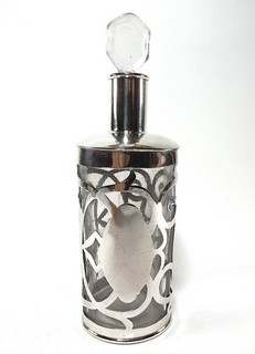 ANTIQUE SCENT BOTTLE WITH SILVER SLEEVE HALLMARKED CHESTER 1900 REF 495/2