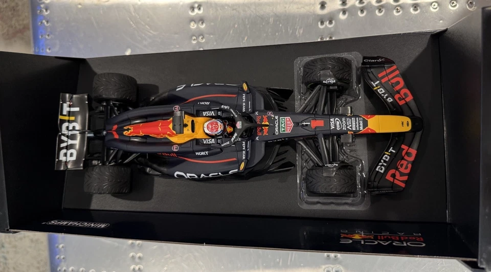 Max Verstappen 1/18 -RED BULL RB20- Win CANADA GP WORLD CHAMPION 2024 Minichamps - Image 4 of 4