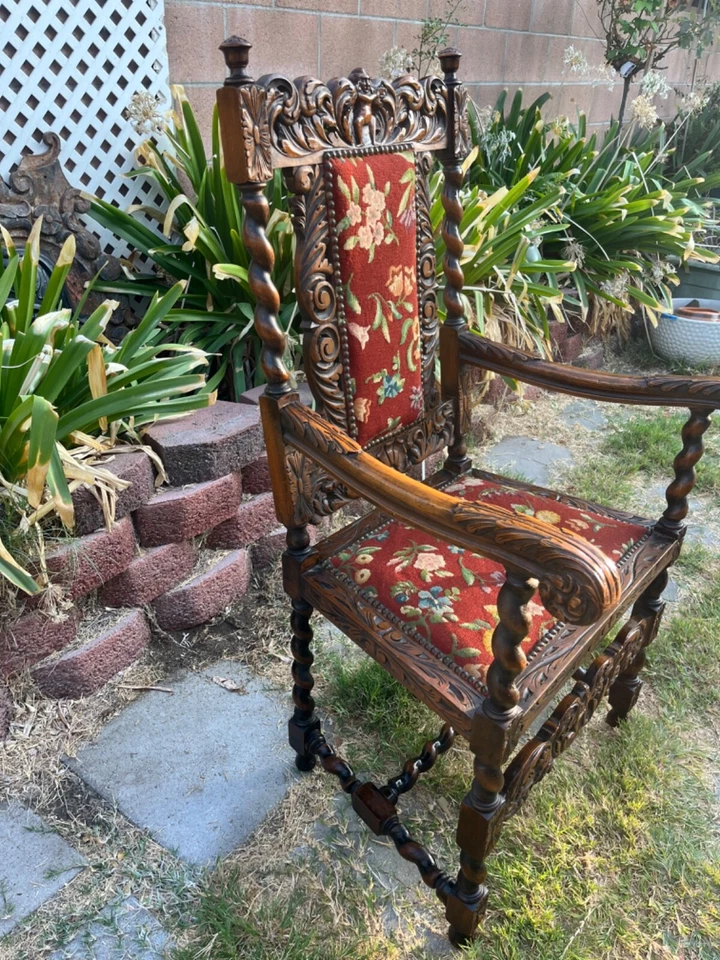 Sillón de escritorio francés antiguo renacentista tapizado de madera de nogal de cuero Foto 4 de 4