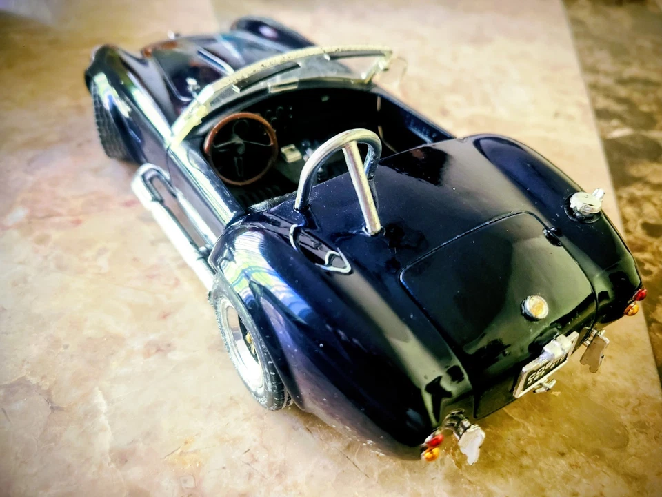 1:18 Yatming Shelby AC Cobra 1964 427 SC azul oscuro, plata/negro Foto 3 de 4