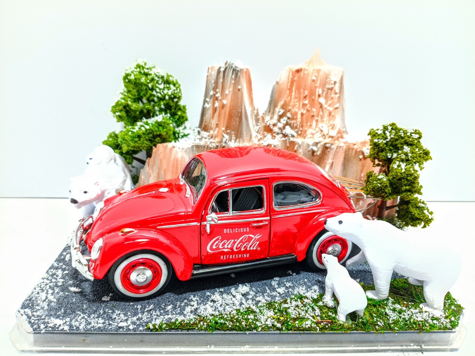Volkswagen Beetle COKE COLA Polar Bears 1:24 Diecast Custom Diorama Display