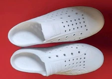 SAGUARO Mens White Water Shoes Size 9.5 (4301654) Brand New.