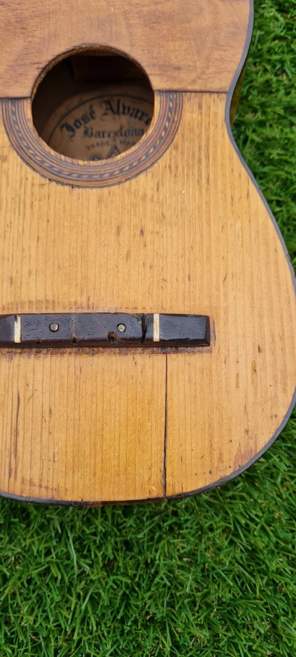 Rare Jose Alvarez of Barcelona, Dulcet Soprano Ukulele - Image 3 of 3