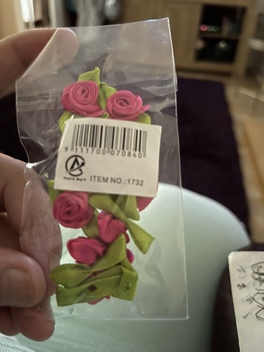 SMALL MINI SATIN ROSE BUDS FLOWERS 27 COLOURS GREEN LEAVES FOR APPLIQUE CRAFT - Picture 70 of 103