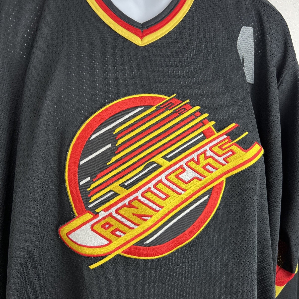 Vintage Hockey Jersey Vancouver Canucks Men Large Black CCM Vintage Hockey Jersey Vancouver Canucks Men Large Black CCM