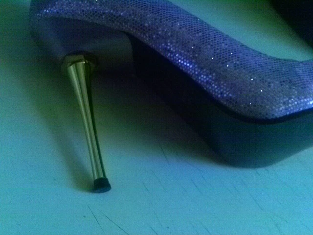 Salto alto rosa glitter coxo bomba biqueira pontiaguda retrô tamanho 6 M salto agulha  - Imagem 4 de 4