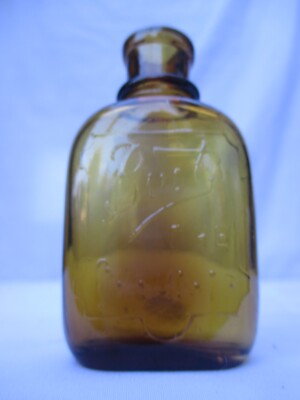 SCHÖNE KLEINE BERNSTEINSTIEFEL DIE CHEMIKER MEDIZIN APOTHEKERFLASCHE um 1915
