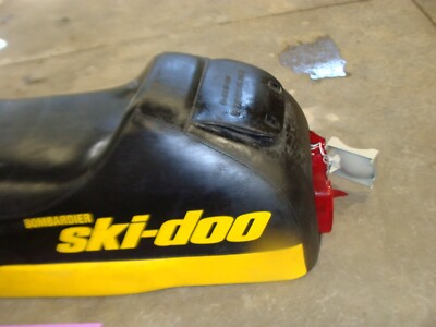 2000シート 2000 SKI DOO MXZ 700 ZX chassis complete seat base cover foam