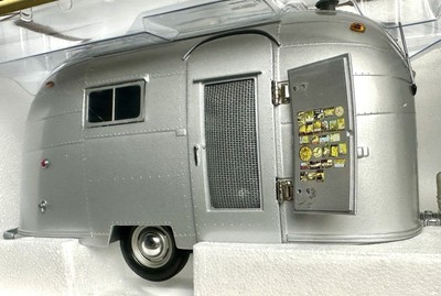 Airstream Trailer 92005 1/18th Scale Motor City Classics
