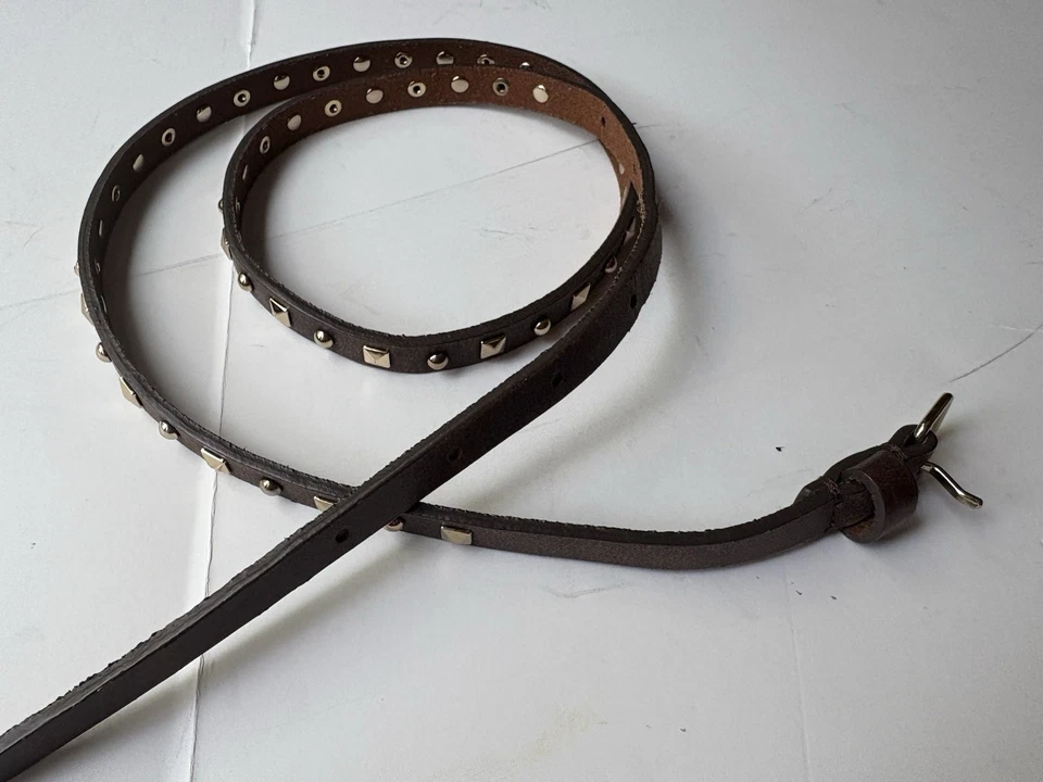 J. Cinturón ajustado de cuero marrón Crew con detalles tachonados dorados talla M (38” punta a hebilla) Foto 4 de 4