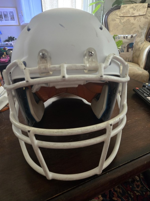 Schutt Vengeance Medium Football Helmet. White. Expired