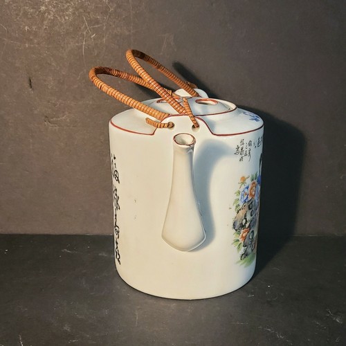 Tetera china oriental de porcelana pintada a mano hecha aprox 5,5" H - Imagen 6 de 12
