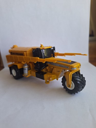 1/64 TERRA GATOR 8103 Air Spreader