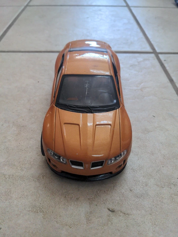 Welly 2005 Pontiac GTO Ram Air 6 No. 22468 Orange 1/24 DieCast Car Used For Part - Image 2 of 4