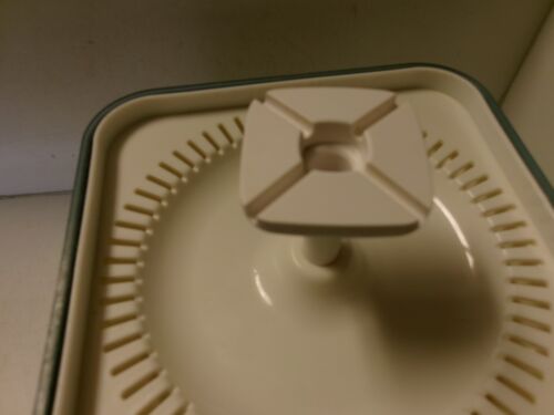Cat Drinking Fountain - Picture 2 of 9
