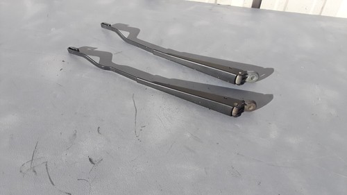 1983 Mercedes Benz W123 300D Front Windshield Wiper Arms Pair Set OEM