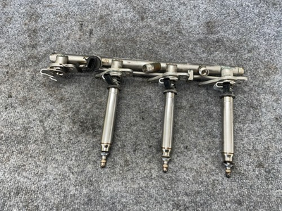 #ad #ad Right Engine Pressure Fuel Injector Rail Mercedes W218 M278 S550 E550 CLS550 oem $70.00
