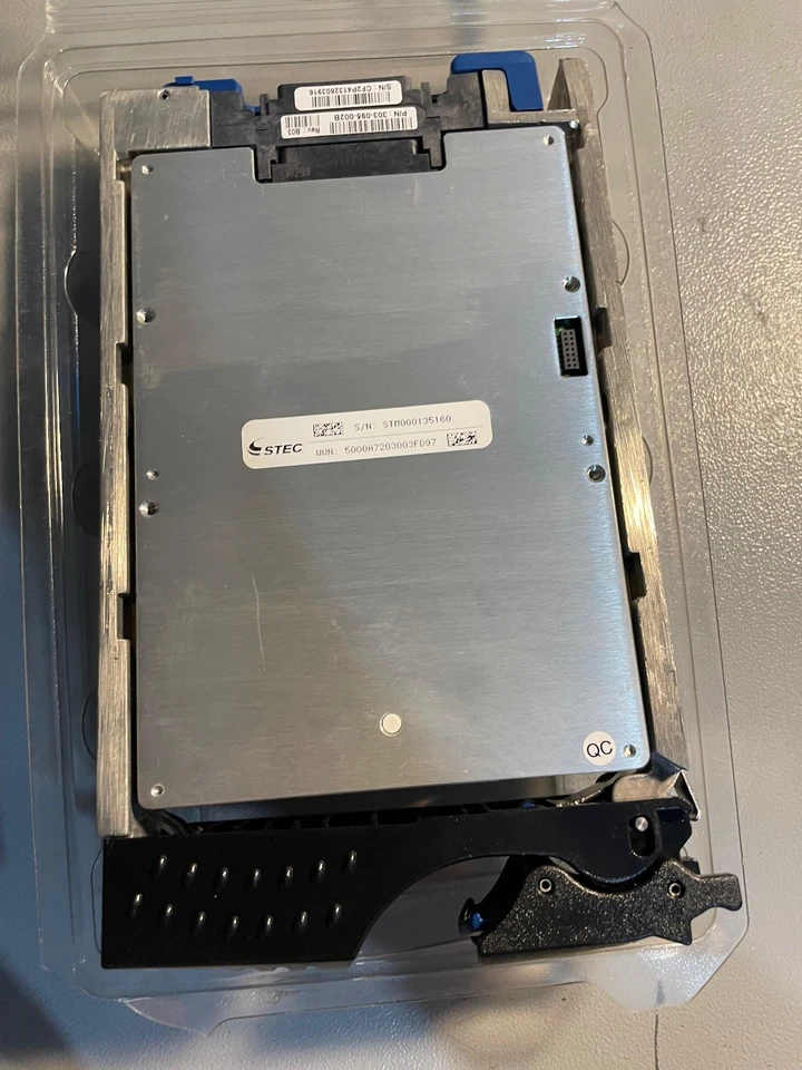 sTec ZeusIOPS 200GB SAS SSD EMC51-02001-223U / Z16IFE3D-200/520UCT - EMC - Image 2 of 3