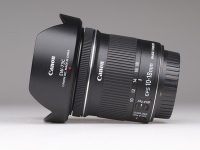 Canon EF-S 10-18 mm f/4.5-5.6 IS STM mit Metallbajonett inkl. EW-73C