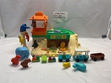 Vntg Fisher Price Little People ZOO WITH ANIMALS And 4 Food Dishes Complete F6