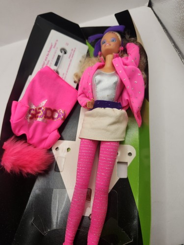 VINTAGE 1985 BARBIE AND THE ROCKERS BAMBOLA CASSETTA MATTEL # 1140 con scatola - Foto 4 di 6