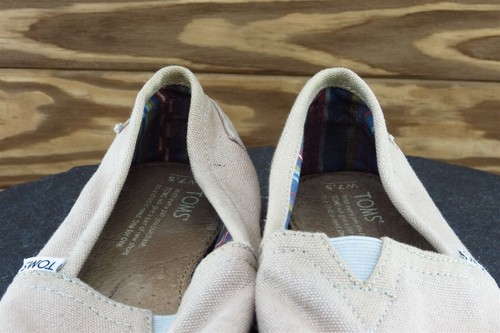 Toms Women Sz 7.5 M Beige Flat Fabric Shoes - Picture 3 of 7