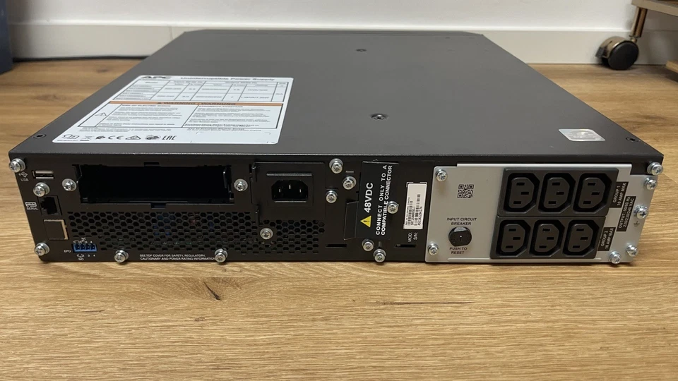 APC SRT1500RMXLI UPS USV New cells / Neue Akkus! 1500VA 1500W Notstromversorgung - Bild 2 von 3