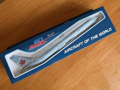 AIR CANADA Airlines Boeing 787-9 Dreamliner 1:200 SOLID Model SkyMarks SKR857