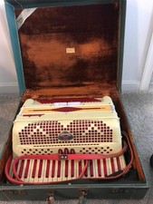 VINTAGE EXCELSIOR ACCORDIANA MODEL 306 ACCORDION W/CASE RED WHITE CLEAN WORKS
