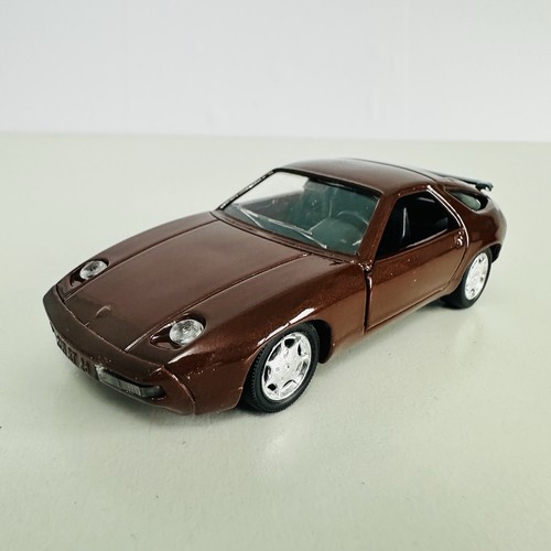 Modelo de coche diecast Porsche 928 GT escala 1:43 Solido en marrón