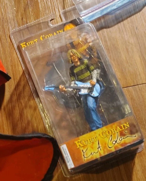 Figura de acción Kurt Cobain Nirvana NECA 2006 7"" muñeca juguete Skyblue Fender guitarra Foto 2 de 2