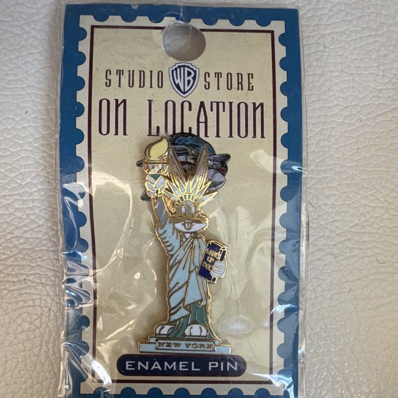 Warner Bros. Studio Store Bugs Bunny New York Statue of Liberty Enamel Pin 1997