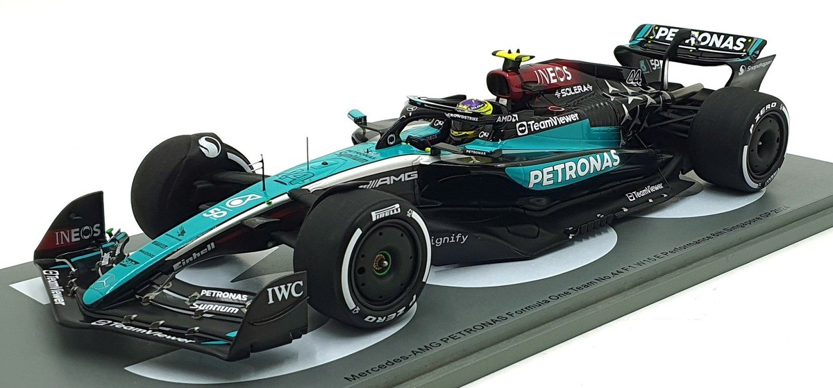 Spark 1/18 Scale 18S667 Mercedes AMG Petronas F1 #44 6th S'pore GP