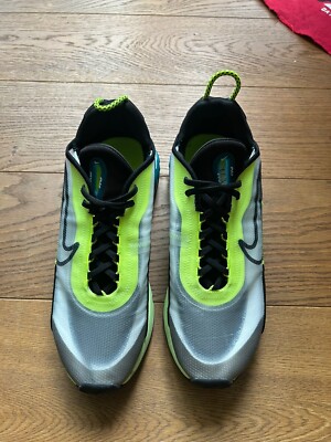 Nike Air max 2090 white black volt blue 45,5 neuwertig im Originalkarton